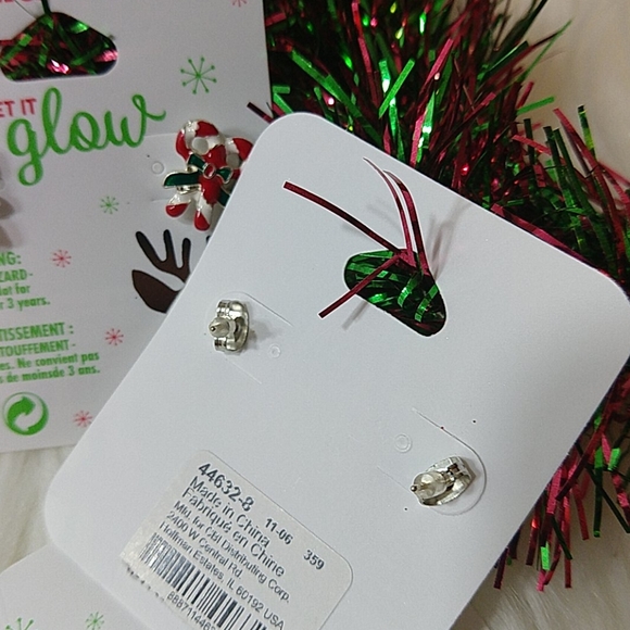 Claire's Candy Cane Christmas Earrings - Picture 3 of 3